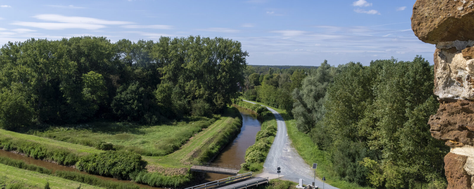 Uitzicht op landschap vanuit de maagdentoren